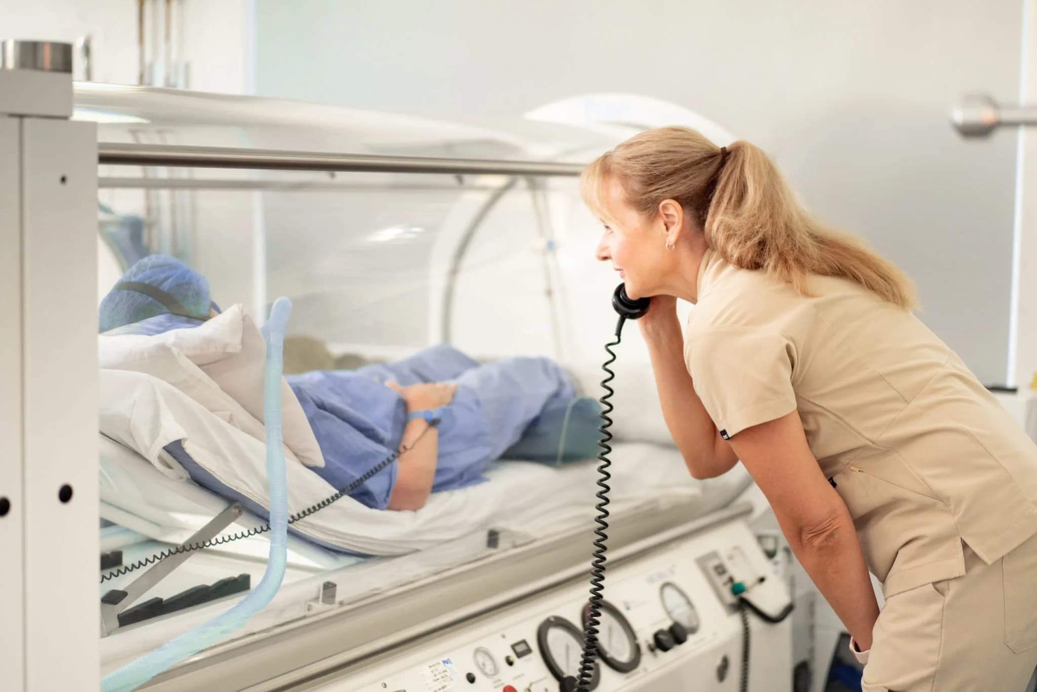 Hyperbaric oxygen therapy chamber at Inspiring Choices Clear Island Waters accessible from Brisbane